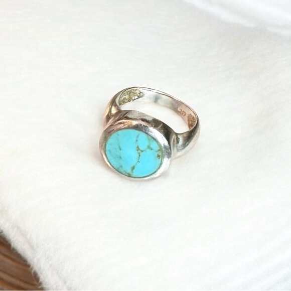 Sterling Silver Turquoise Cabochon Ring (6.75) - Picture 6 of 8